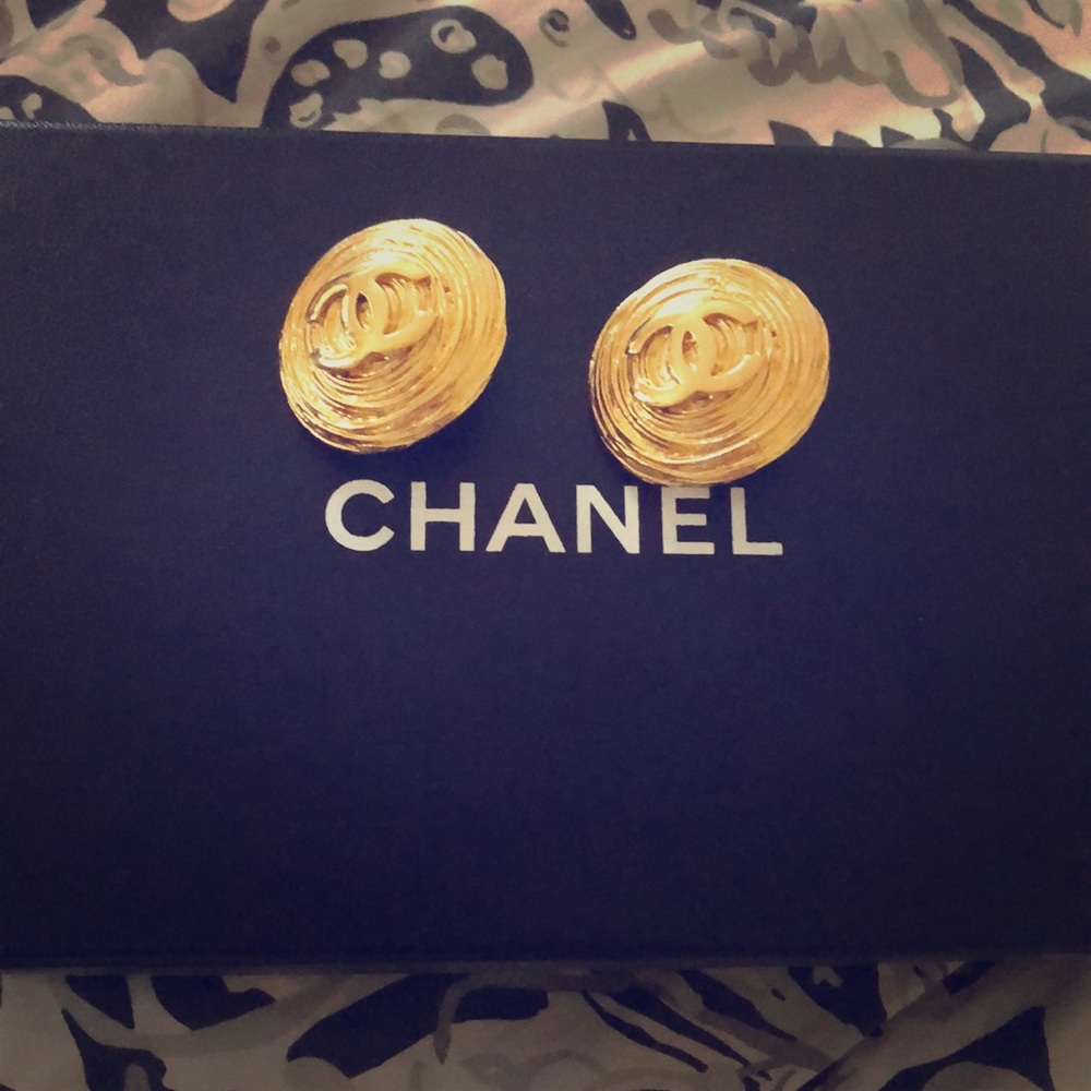 Chanel Clip on earrings